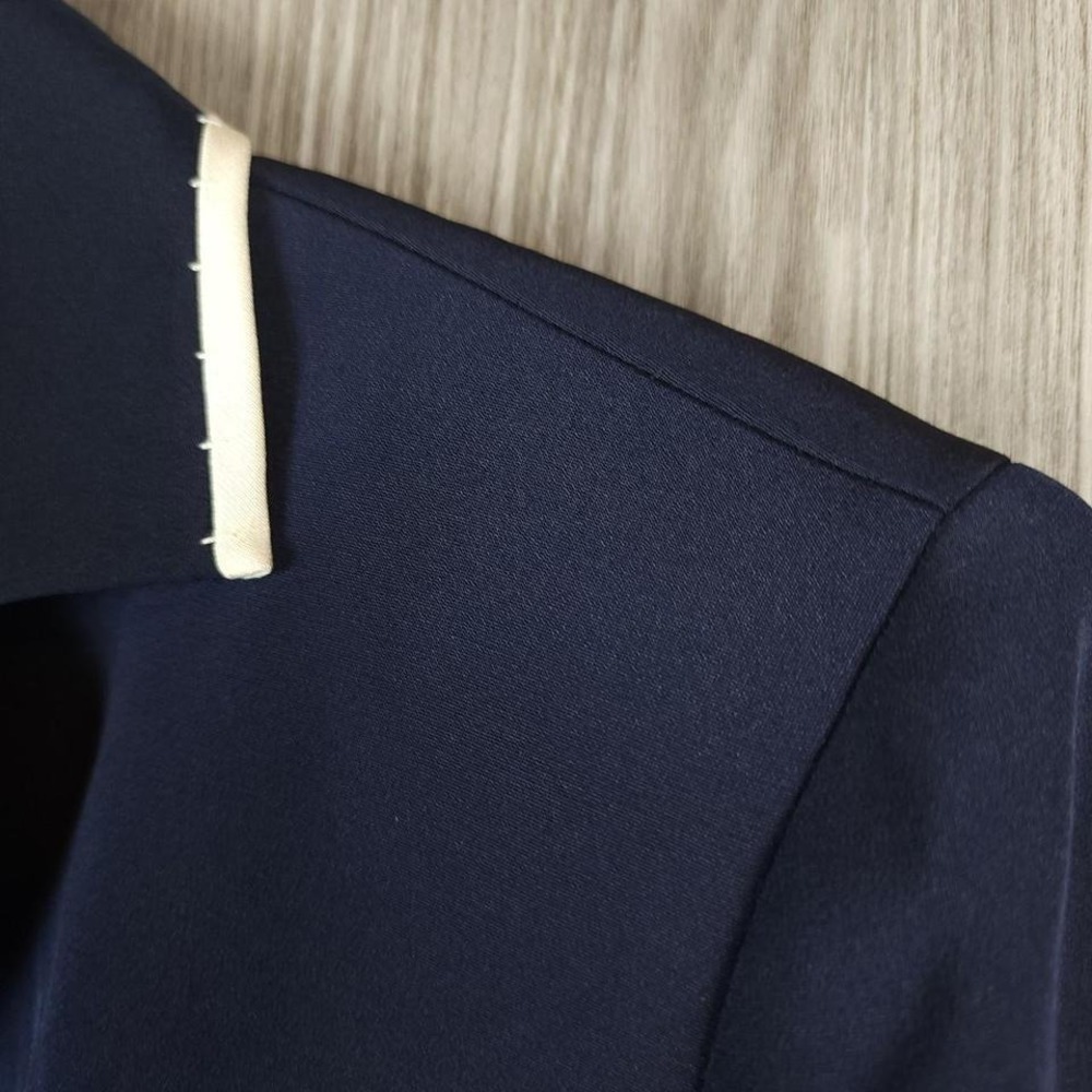 Ann Taylor Navy Blue 100% Silk Blazer White Contrast Trim 3-Button Jacket Size 4 - Picture 4 of 5